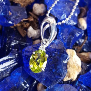 Arizona Peridot Loop Pendant